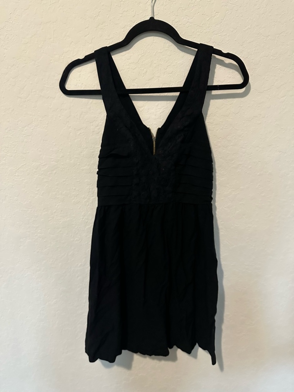 Black Sleeveless V-Neck Pleated Mini Dress